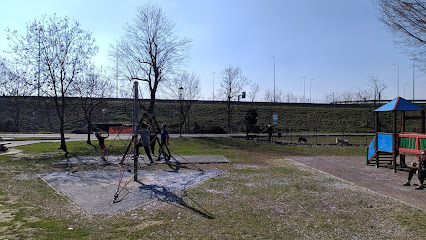 Imagen de Parco giochi con area cani situado en Noverasco, Città metropolitana di Milano